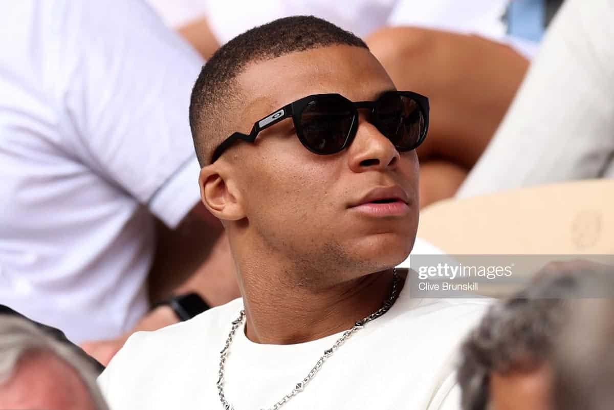 Barcelona Sambangi Kylian Mbappe