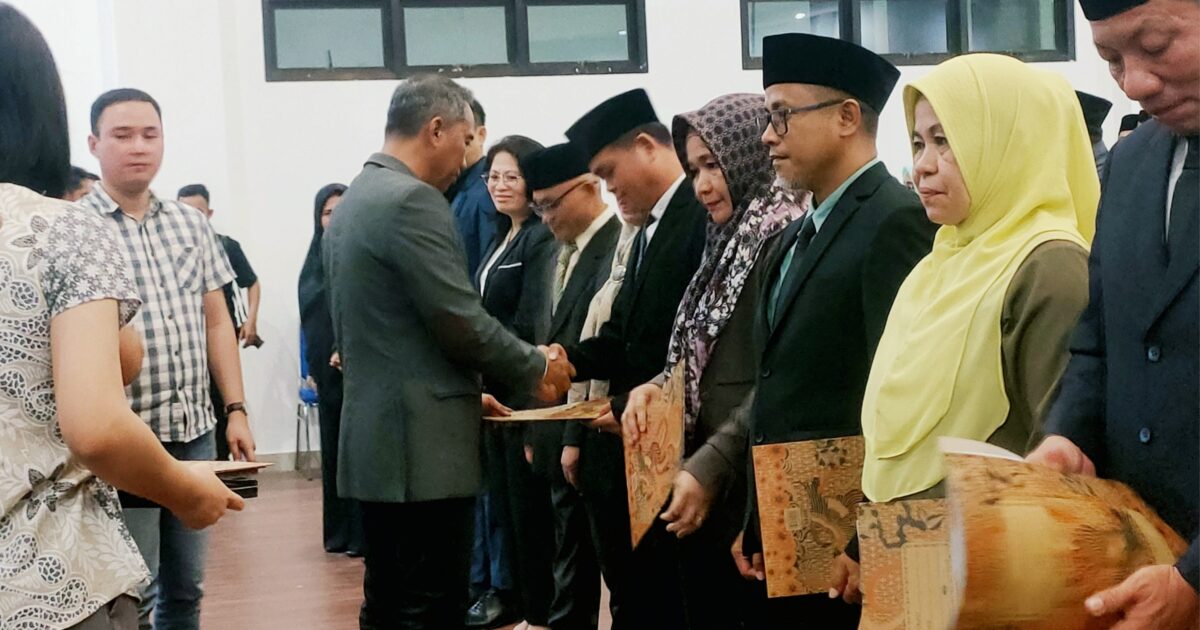 Bupati Boltim Lantik Pejabat Tengah Malam