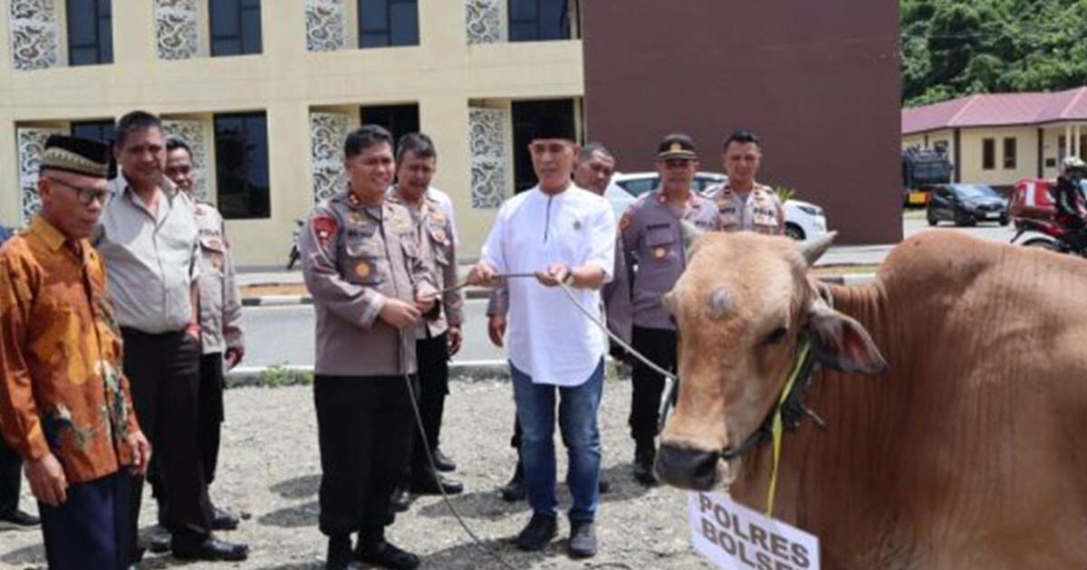 Indra Wahyu Madjid Salurkan Hewan Kurban