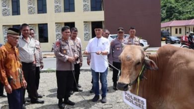 Indra Wahyu Madjid Salurkan Hewan Kurban