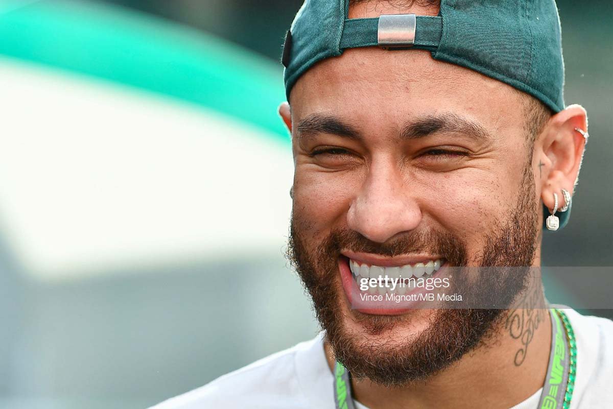 Neymar Penuh Kontroversi