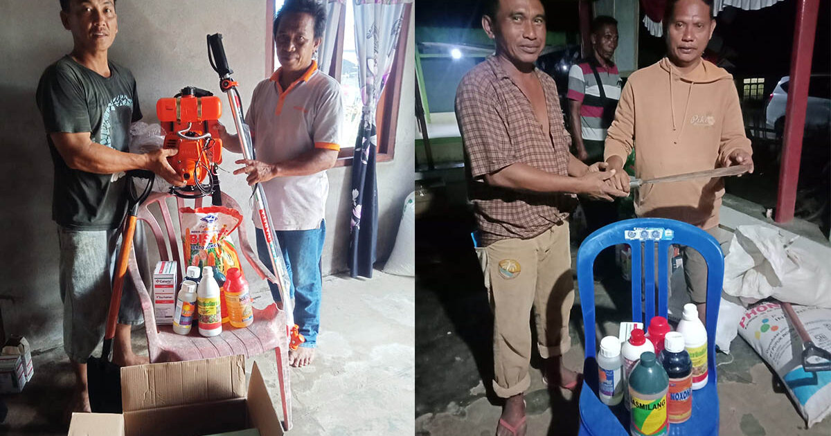 Sekretaris Desa Molobog Timur, Ferry Manorek saat menyalurkan bantuan program ketahanan pangan.