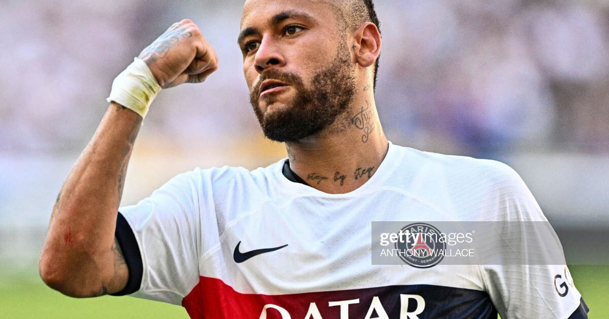 Neymar Melenggang ke Tengah Gurun Pasir