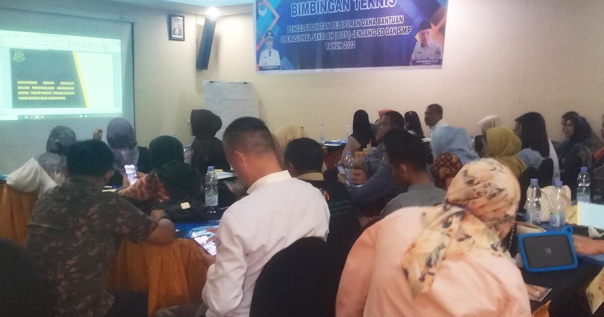 Dikbud Boltim Bekali Kepala Sekolah Soal Dana BOS