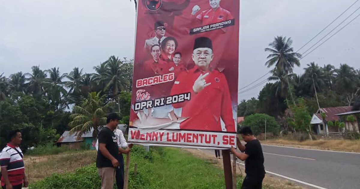 PDI-P Boltim Turunkan Baliho Caleg