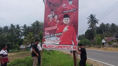 PDI-P Boltim Turunkan Baliho Caleg