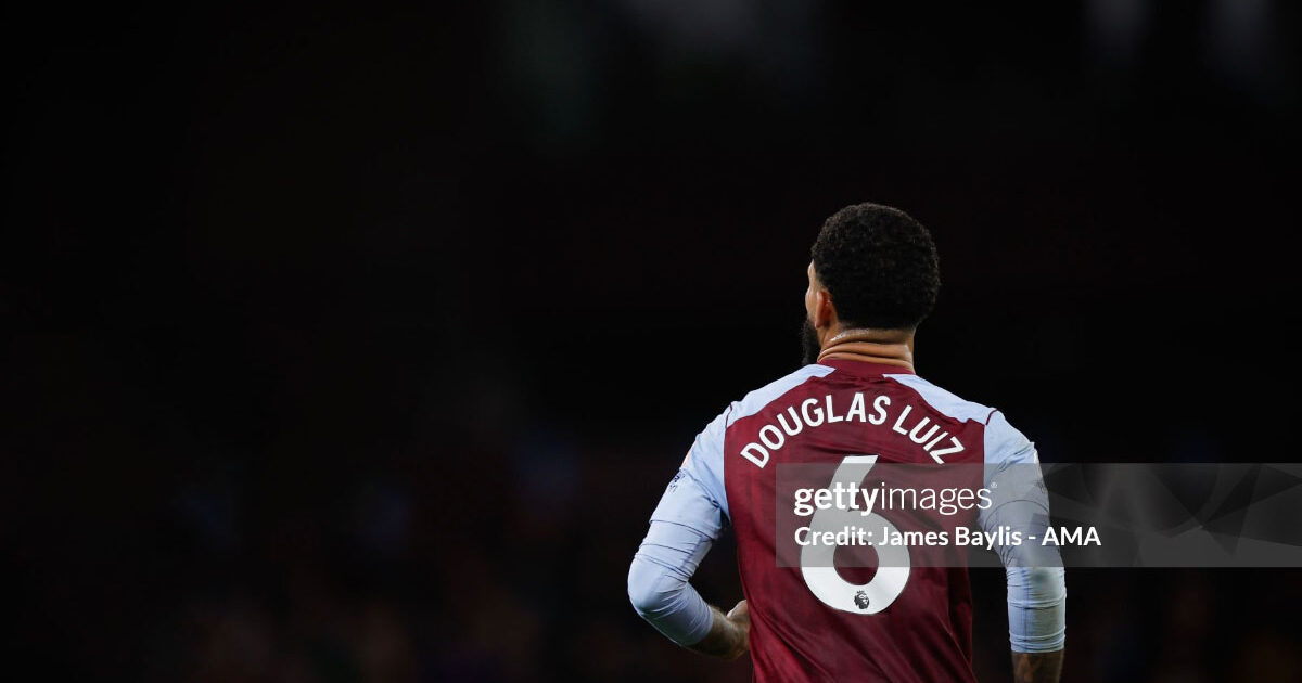 Barcelona Bersaing Merebut Douglas Luiz