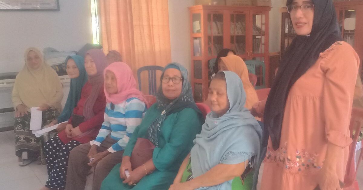 Pemdes Nuangan Salurkan BLT DD