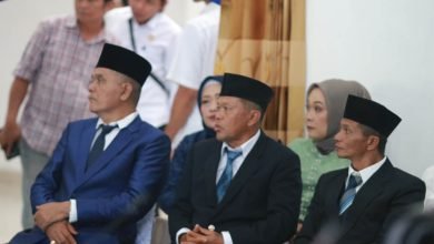 Max Tando Dilantik Anggota DPRD Boltim