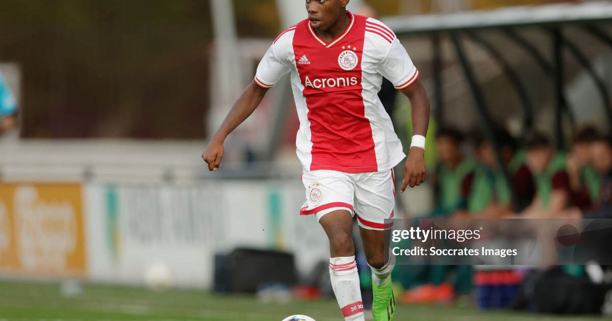 Tottenham Berburu Stanis Idumbo Muzambo