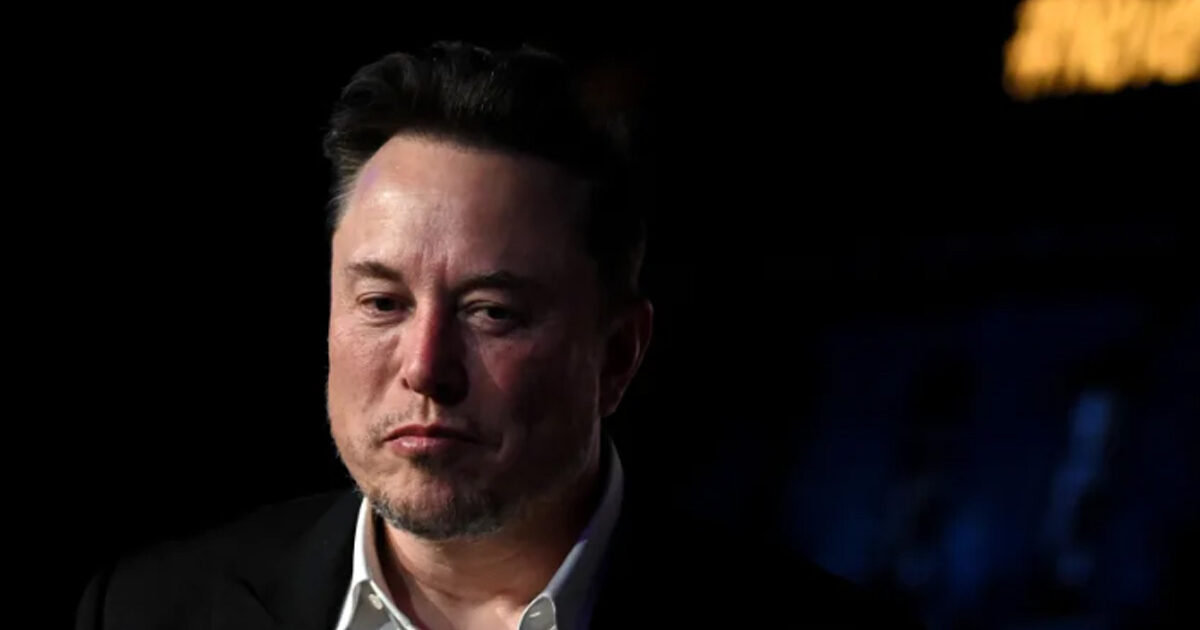 Elon Musk Umumkan Implan Sukses