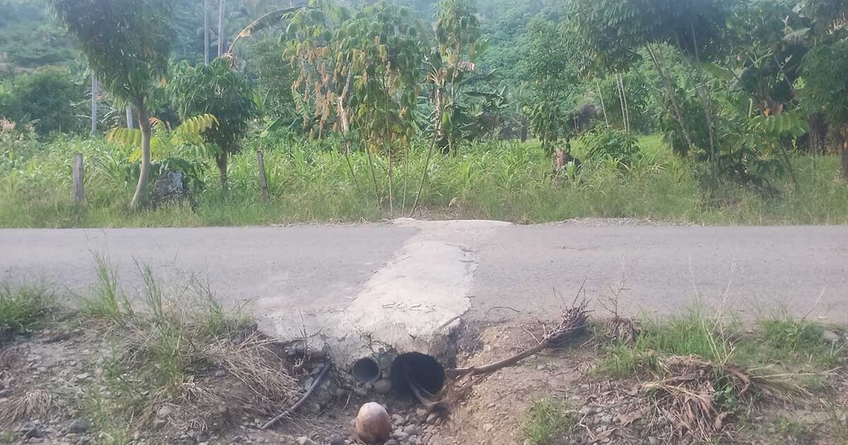 Warga Nuangan Barat Bangun Plat Duiker