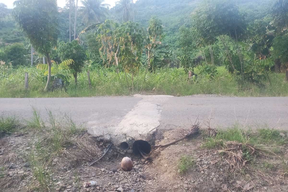 Warga Nuangan Barat Bangun Plat Duiker