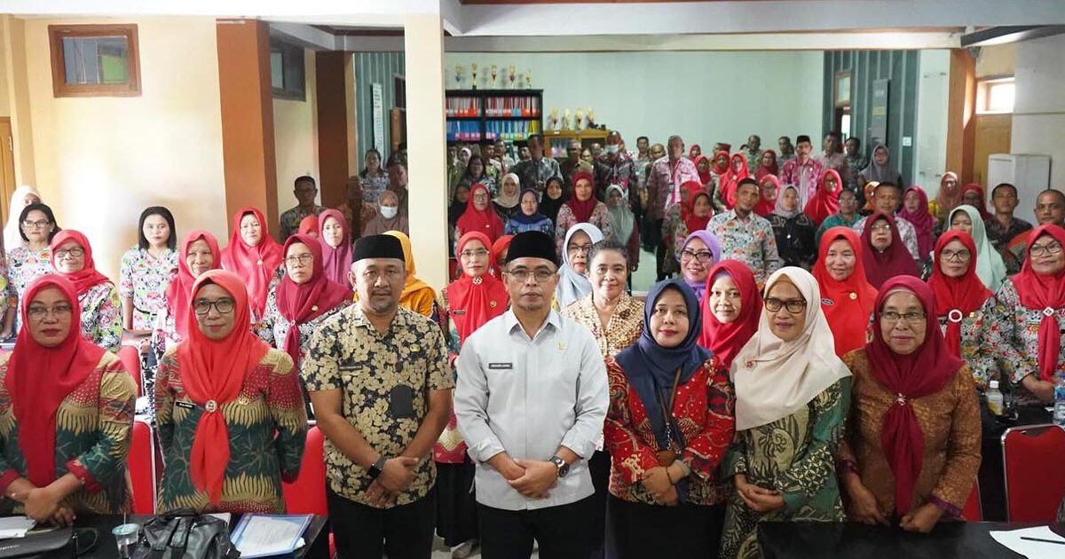 Guru dan Siswa Berprestasi Raih Beasiswa