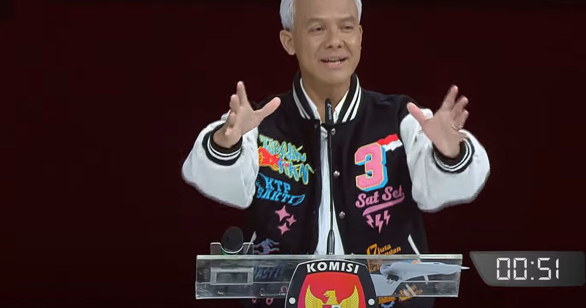 Ganjar Pranowo dengan KTP Sakti