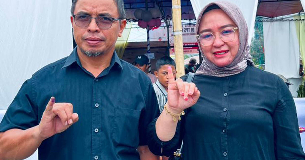 Sirajudin & Ening Pamerkan Kelingking Bertinta