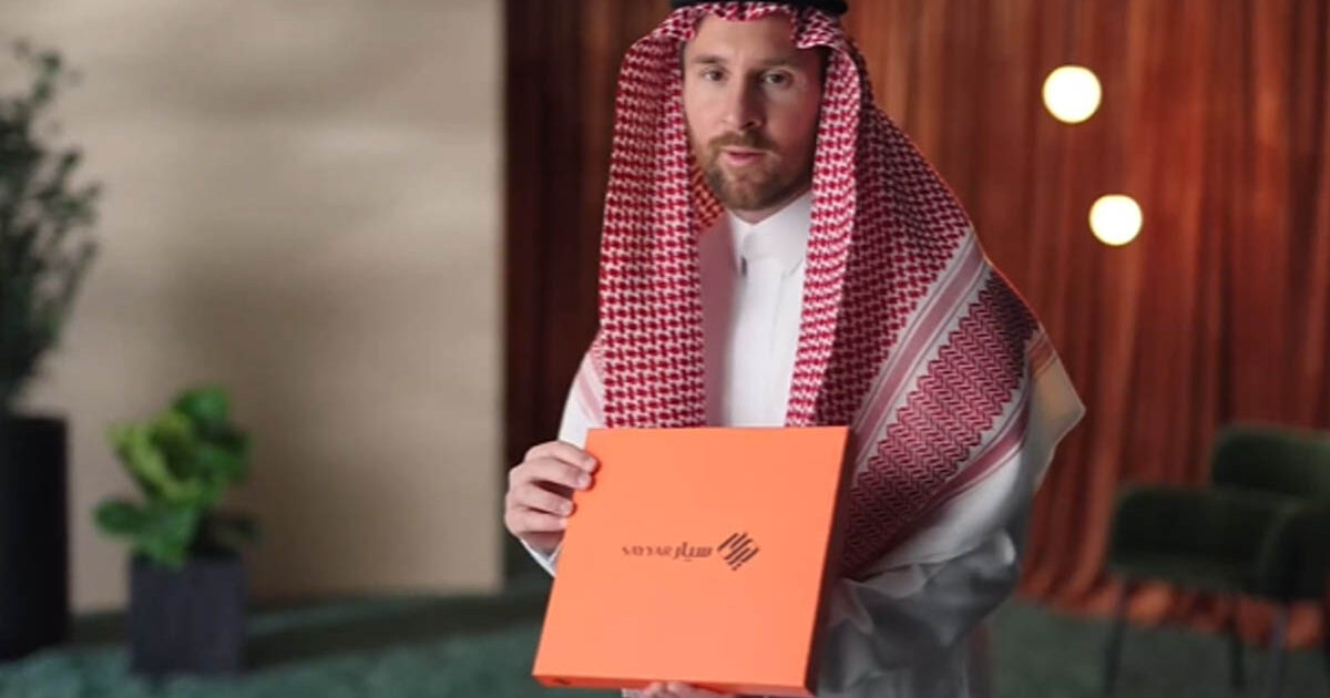 Lionel Messi dalam Pakaian Tradisional Arab
