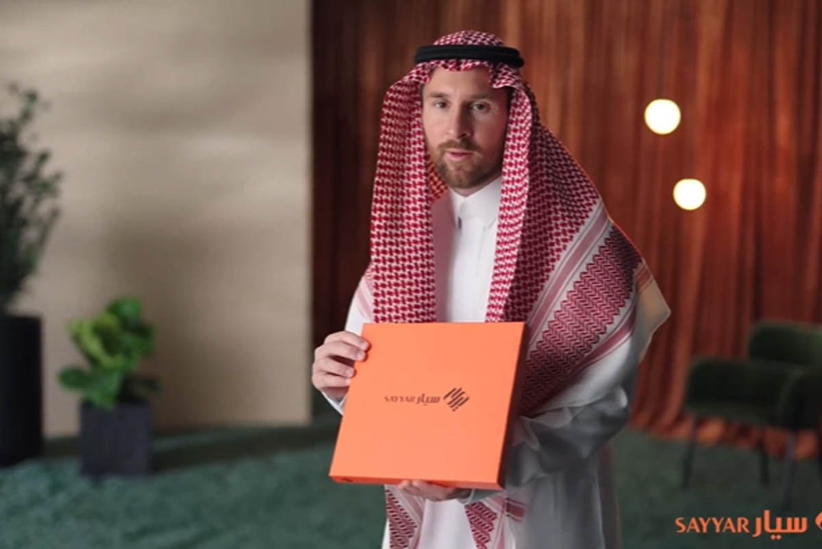 Lionel Messi dalam Pakaian Tradisional Arab