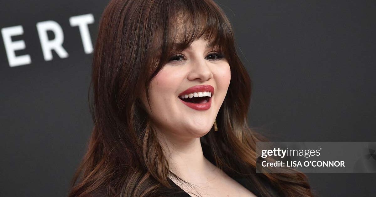 Selena Gomez Menjual Rare Beauty