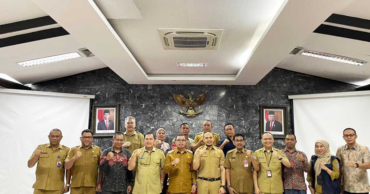 Sirajudin Lasena Laporkan Kinerja ke Kemendagri