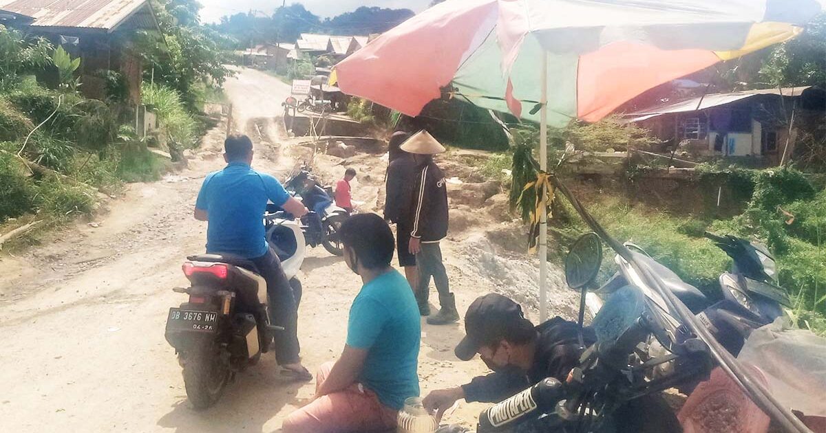 Pengendara Harus Bayar di Jalan Boltim