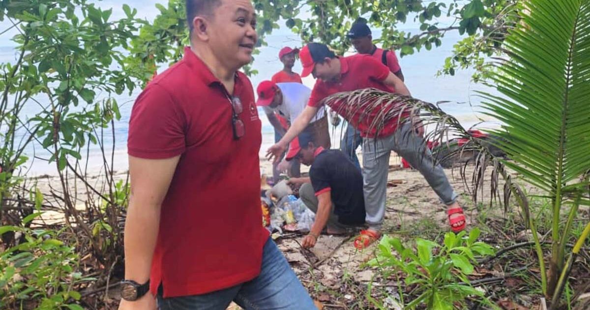 PDIP Boltim Gelar Aksi Bersih-Bersih Sampah