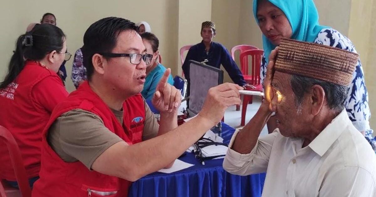 Polres Bolsel Gelar Pengobatan Mata Gratis