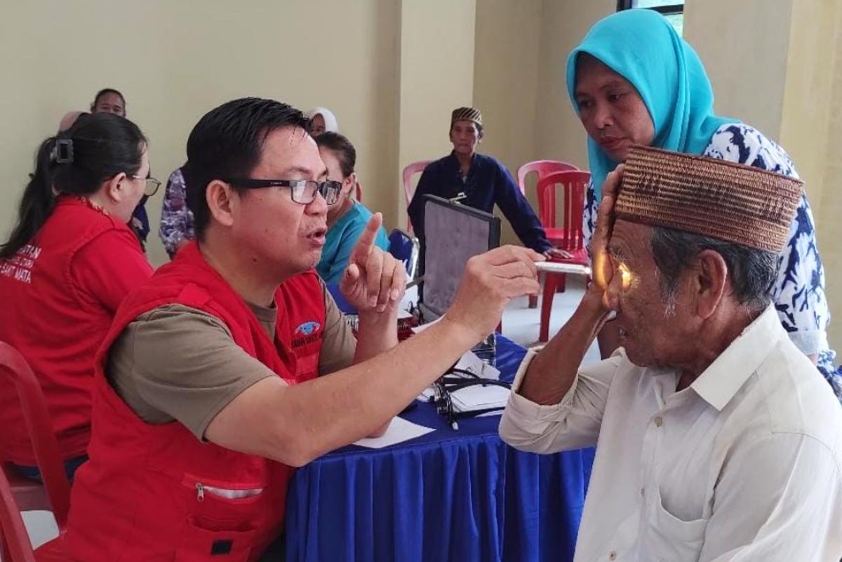 Polres Bolsel Gelar Pengobatan Mata Gratis