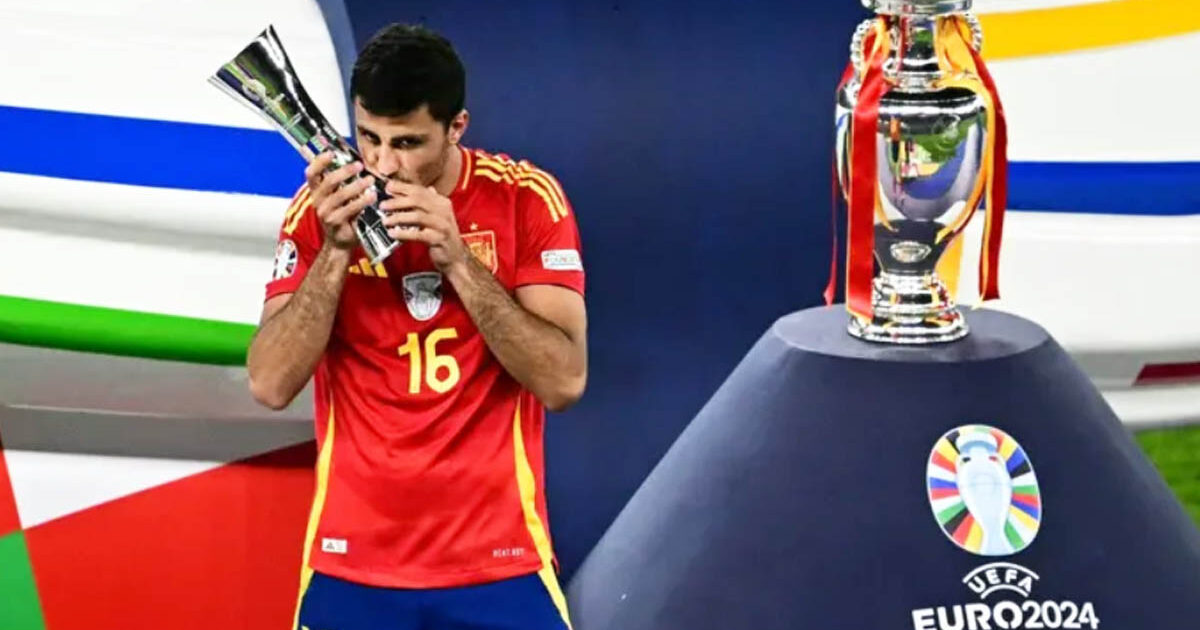 Rodri Pemain Terbaik Euro 2024