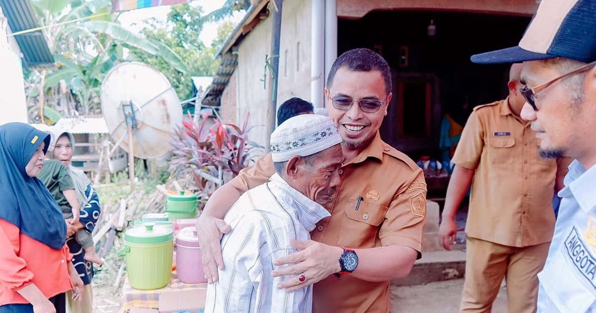 Sirajudin Lasena Resmikan Pembangunan Rumah Layak Huni