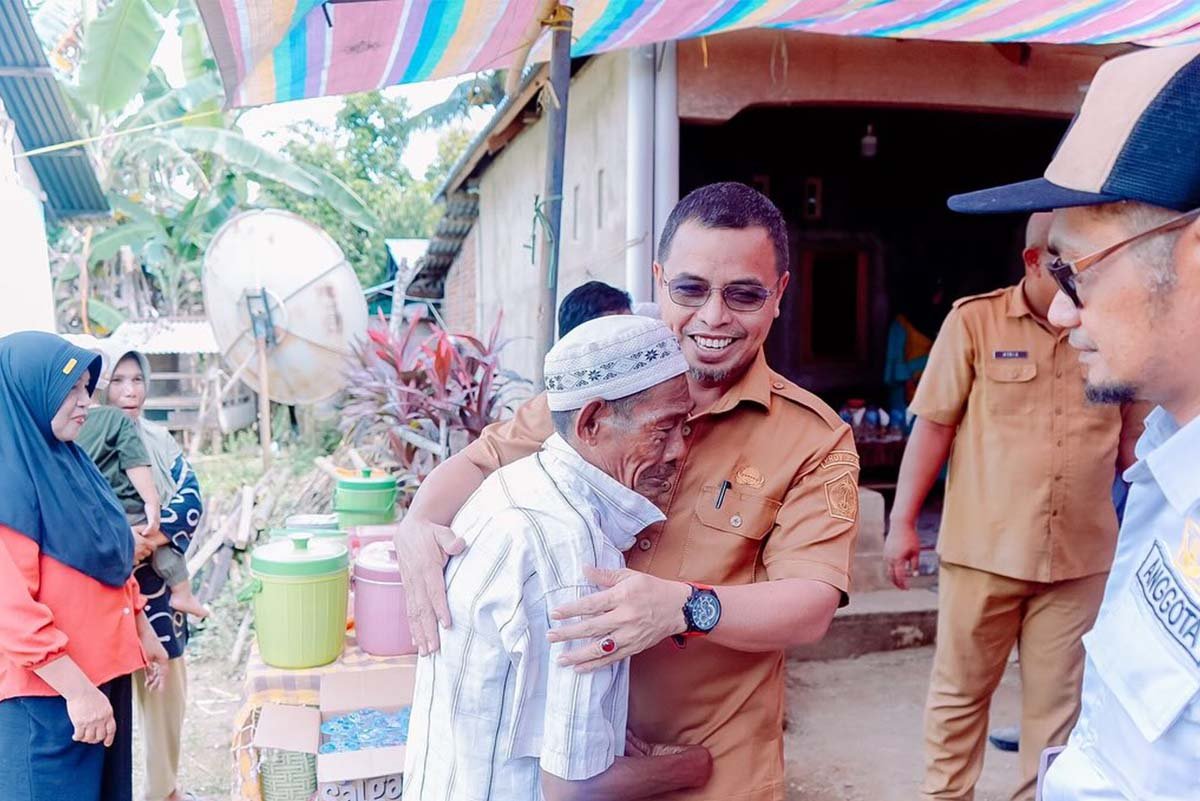 Sirajudin Lasena Resmikan Pembangunan Rumah Layak Huni