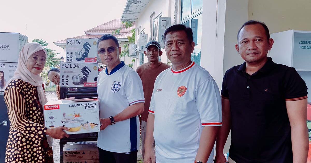 Bupati Bolmut Serahkan Bantuan KUBE