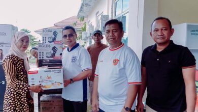 Bupati Bolmut Serahkan Bantuan KUBE