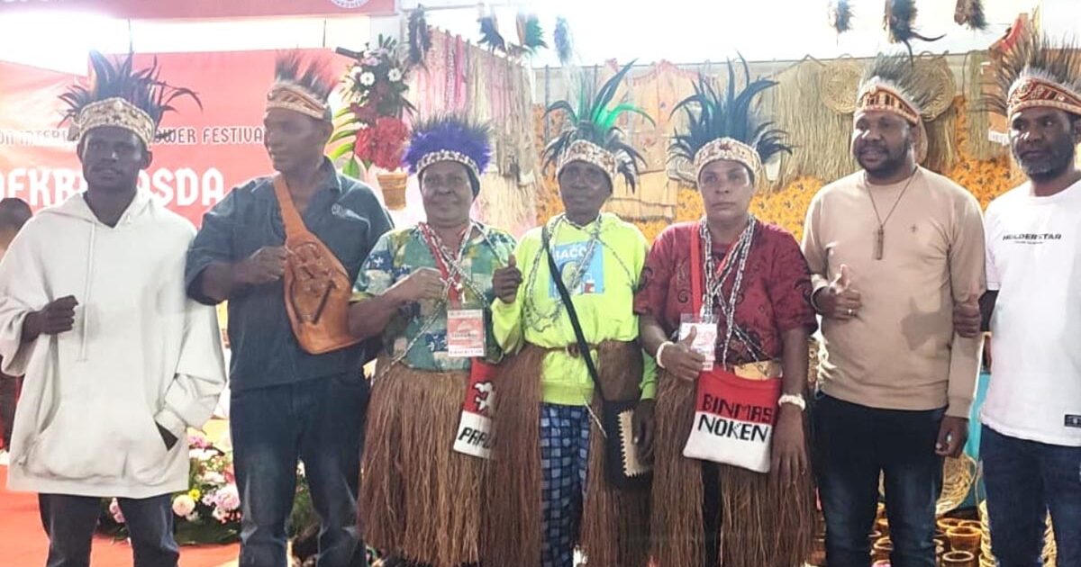 Merah Putih Nawaripi di Tomohon International Flower Festival