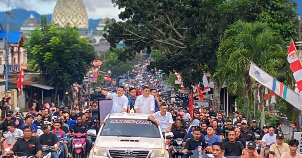 Pendukung Warnai Kedatangan Pasangan MESRA