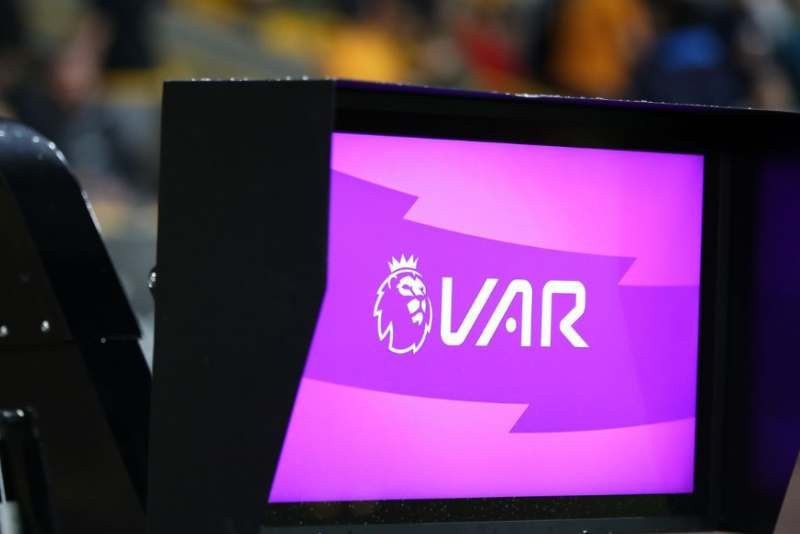 VAR Mengguncang Premier League