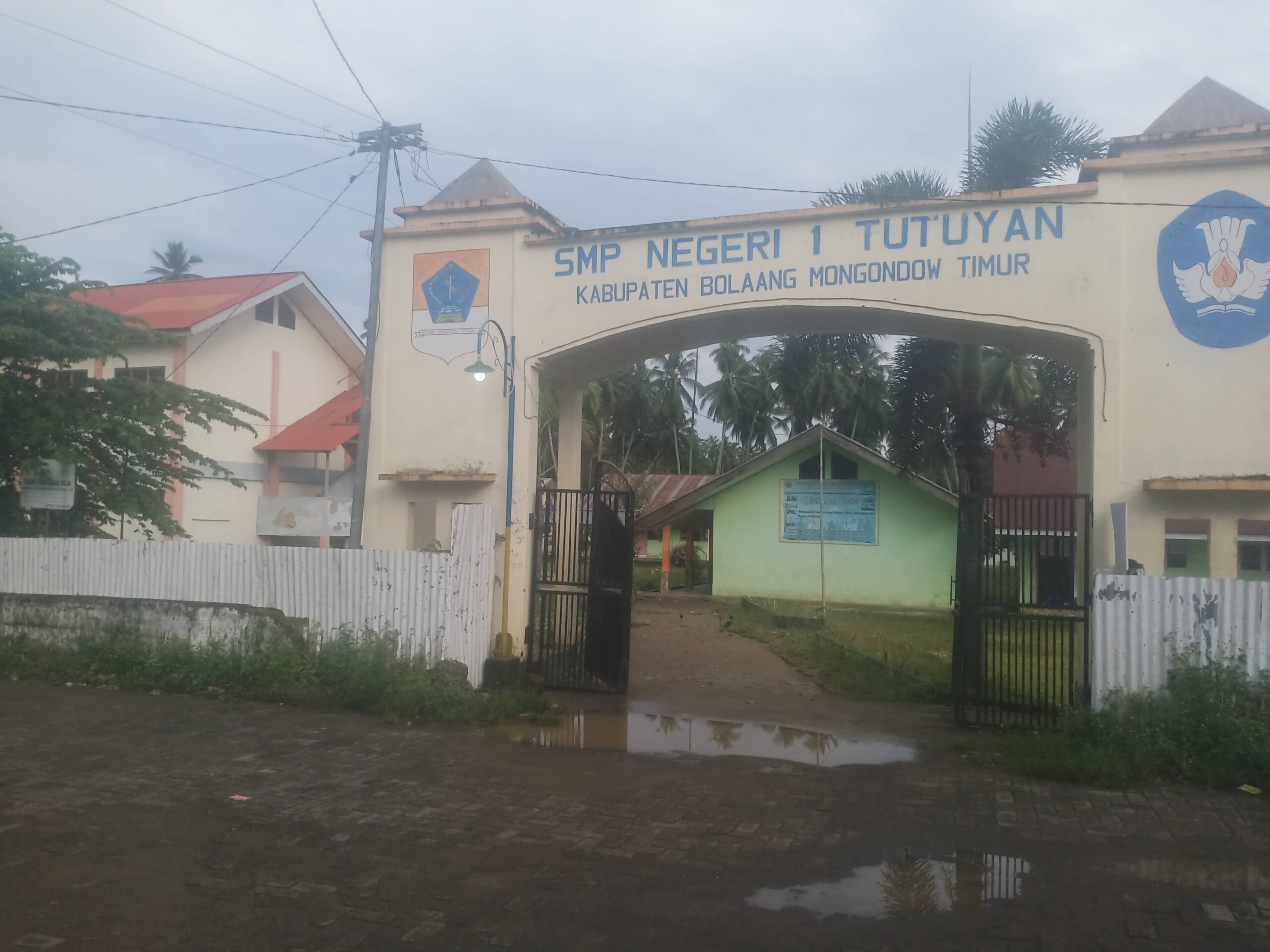 Cerita Guru Sukarela SMPN 1 Tutuyan