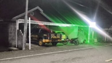 Mobil Patroli Polres Boltim Parkir di Karaoke