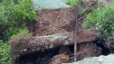 Jalan Penghubung Desa Mome dan Huntuk Putus