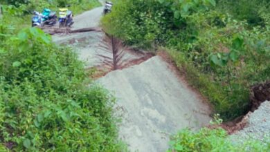 Pemkab Bolmut Tangani Jalan Putus di Desa Mome