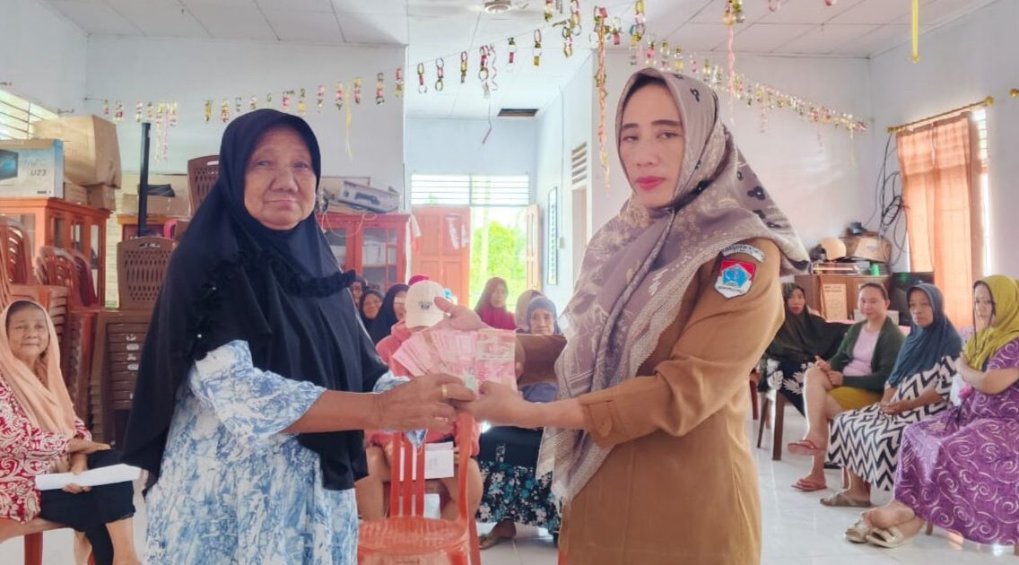 Pemdes Nuangan Salurkan BLT-DD Tahun 2025