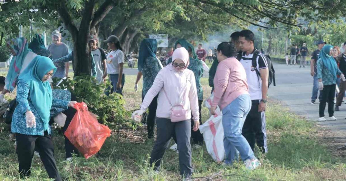 TP-PKK Boltim Gela Bersih Lingkungan