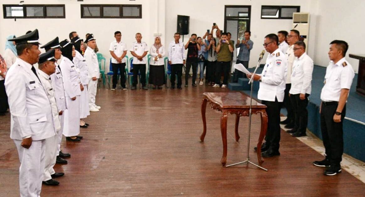 Oskar Manoppo Lantik 6 Penjabat Sangadi