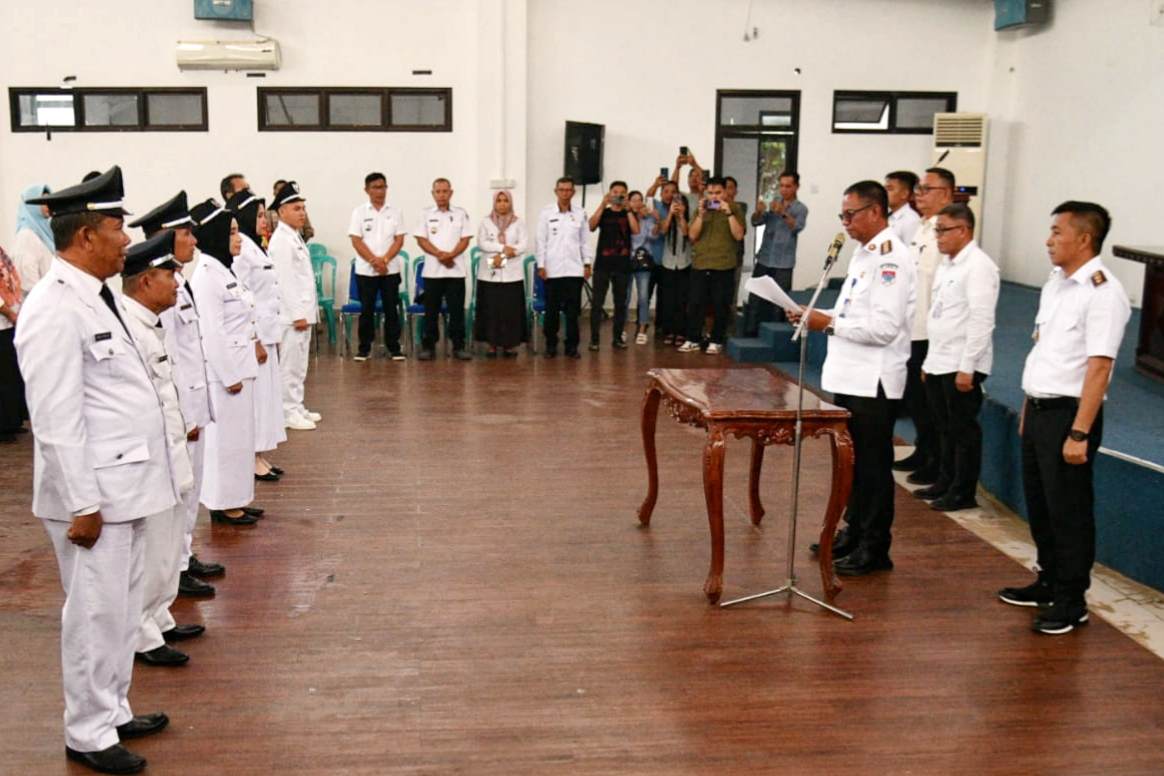 Oskar Manoppo Lantik 6 Penjabat Sangadi