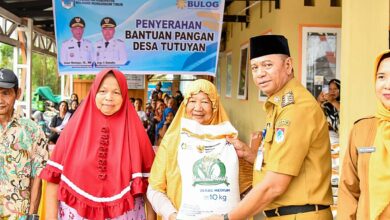 Pemkab Boltim salurkan bantuan beras