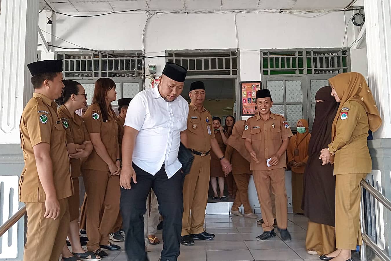 Oskar Manoppo saat sidak di Puskesmas Modayag