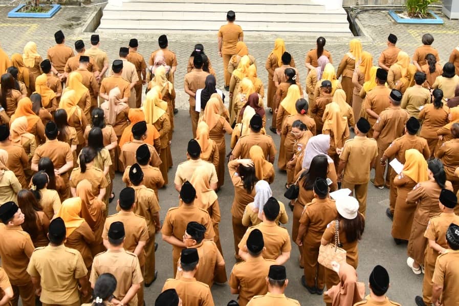 Suasana apel pagi ASN jelang mutasi pejabat Boltim 2025 di Kantor Bupati