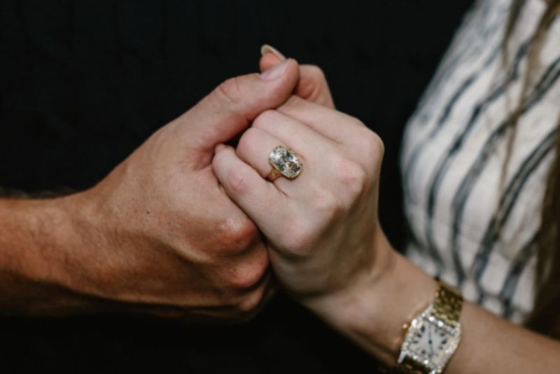 cincin pertunangan Taylor Swift