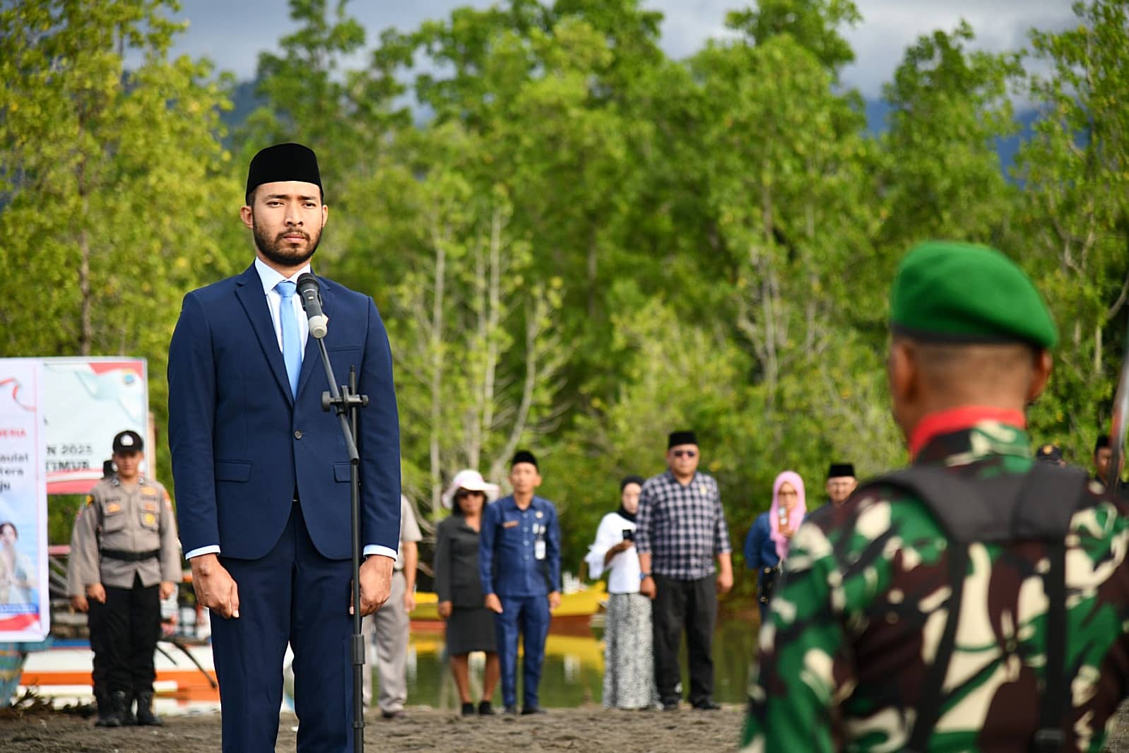 Upacara tabur bunga peringatan HUT ke-80 RI boltim