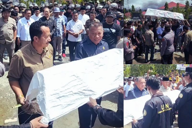 Aksi unjuk rasa DPRD Boltara